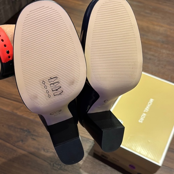 Michael Kors NWT Bucharan Mid Loafer Faux Patent Leather with block Heel. - Picture 6 of 7